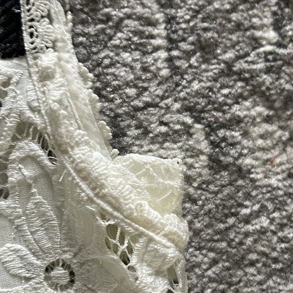 Gorgeous unworn Romeo + Juliet couture top - Picture 3 of 7